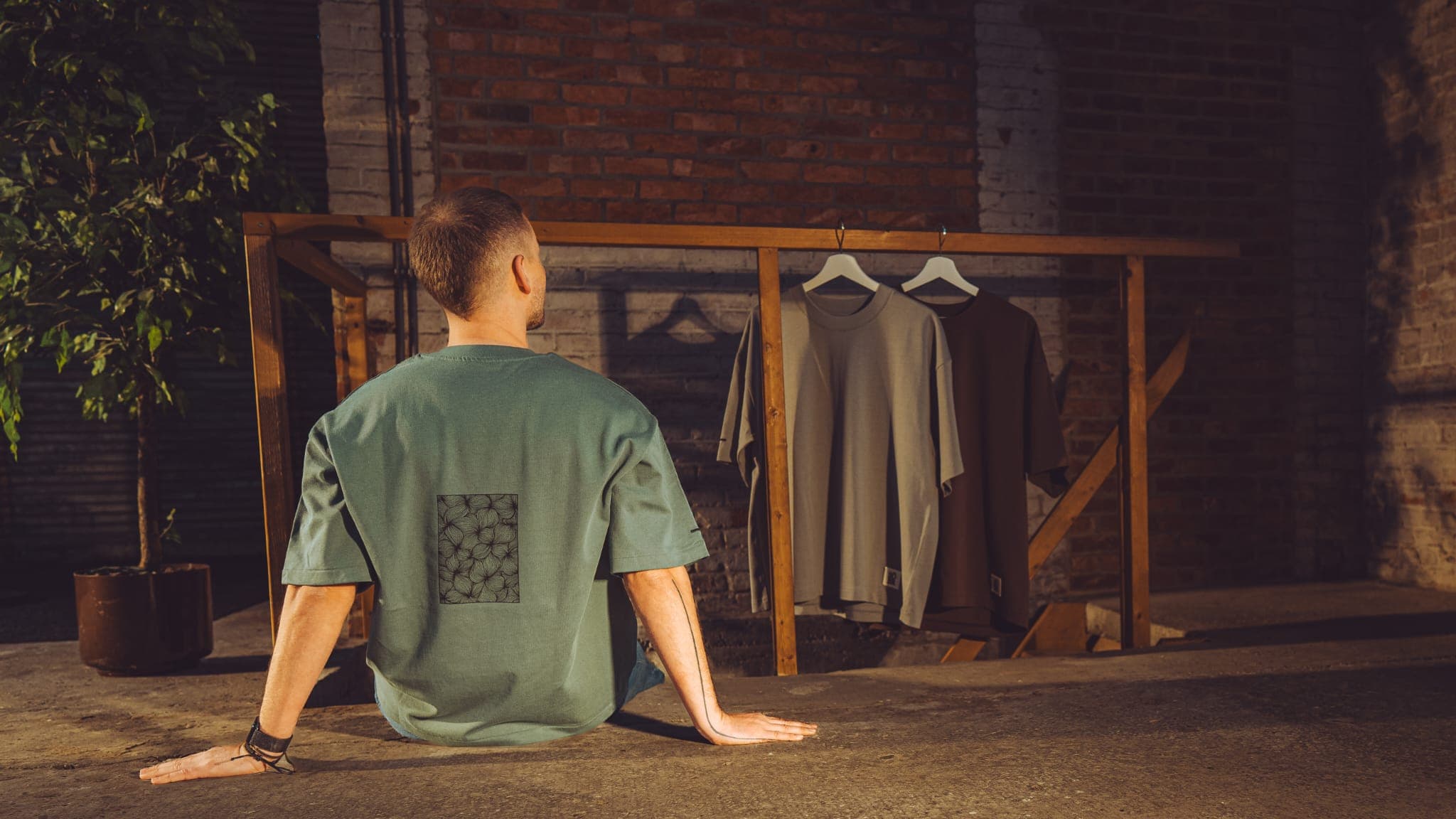 Asher Tee — Green bay, back detail